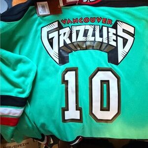 Mitchell & Ness Teal Vancouver Grizzlies #10 Jersey with Black & White Accents